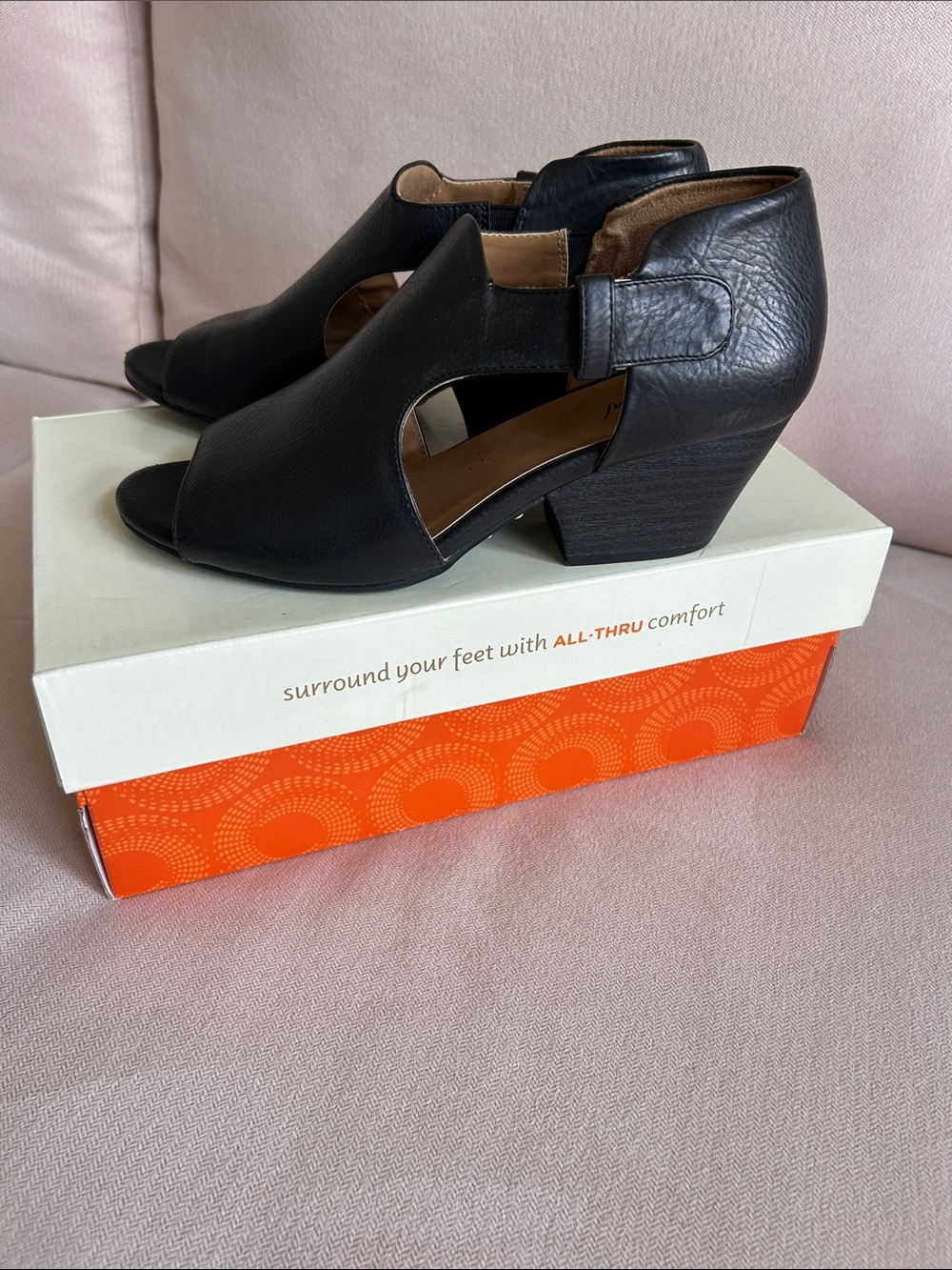 Natural Soul Black Daya Smooth Block Heel Sandals Size‎ 7W Wide Comfort